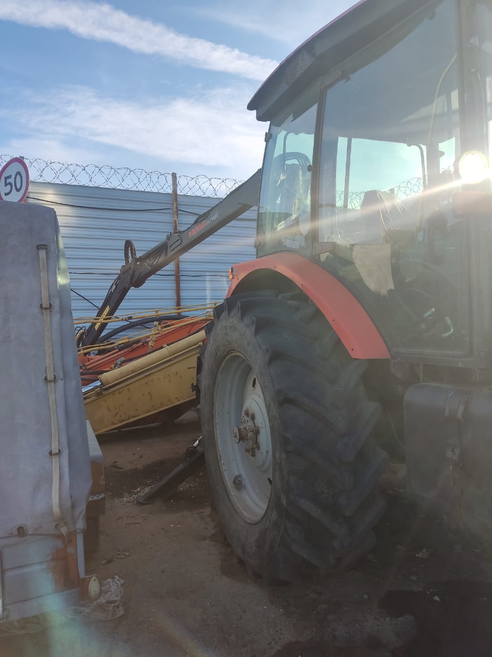 Shchepodrobilka Farmi 260 Na Baze Traktora Belarus 1323 02